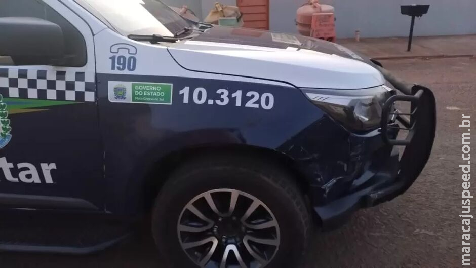 Sem CNH e bêbado, homem é preso após bater carro na viatura da PM em Chapadão do Sul Sem CNH e bêbado, homem é preso após bater carro na viatura da PM em Chapadão do Sul