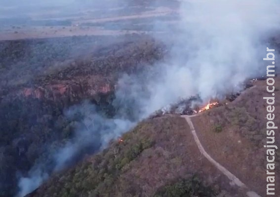 Serra de Maracaju arde em chamas com grande foco em área de difícil acesso Serra de Maracaju arde em chamas com grande foco em área de difícil acesso