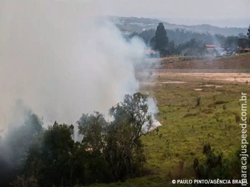 Trabalhador e brigadista morrem em incêndios em São Paulo Trabalhador e brigadista morrem em incêndios em São Paulo