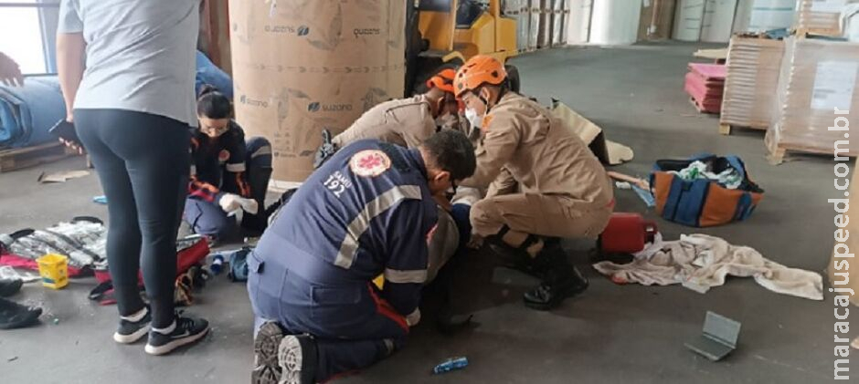 Trabalhador fica em estado grave após ser atingido por bobina em Corumbá Trabalhador fica em estado grave após ser atingido por bobina em Corumbá