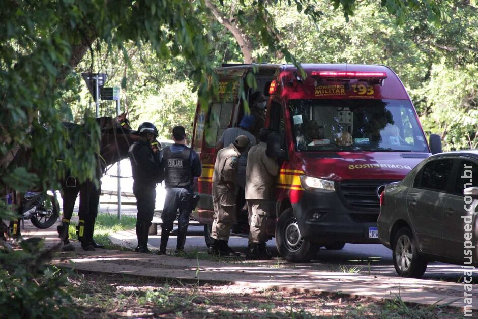 Acidente entre carro e moto deixa homem ferido no Parque dos Poderes Acidente entre carro e moto deixa homem ferido no Parque dos Poderes