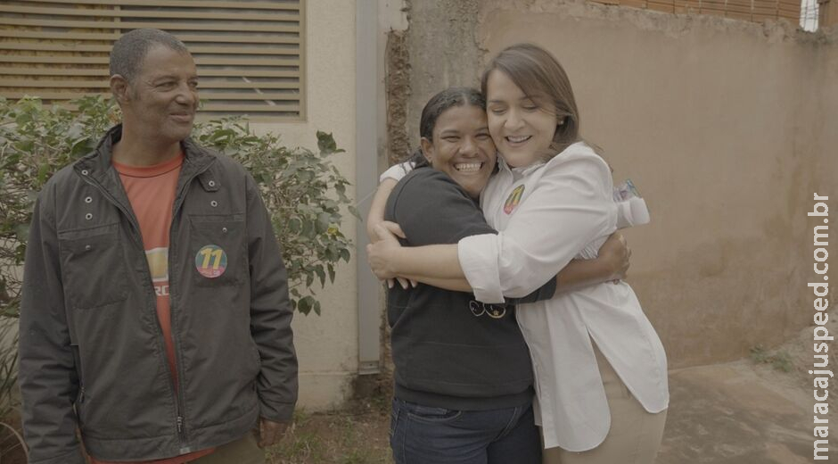 Adriane realiza sonho e tira Ana Paula e 187 famílias de favela em Campo Grande Adriane realiza sonho e tira Ana Paula e 187 famílias de favela em Campo Grande
