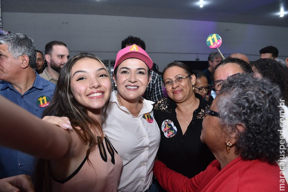 Adriane visita moradores e faz compromisso de asfalto no Coophavilla e Mata do Jacinto Adriane visita moradores e faz compromisso de asfalto no Coophavilla e Mata do Jacinto