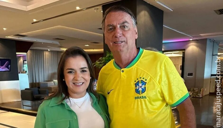 Ao lado de Tereza, Bolsonaro anuncia apoio para Adriane Lopes Ao lado de Tereza, Bolsonaro anuncia apoio para Adriane Lopes