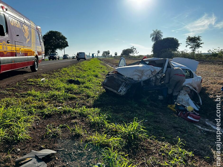 Batida entre carro e carreta deixa um ferido na BR-262, em Terenos Batida entre carro e carreta deixa um ferido na BR-262, em Terenos
