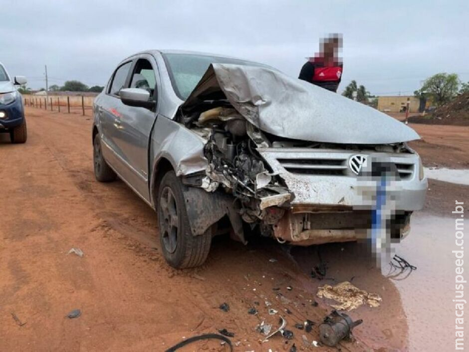 Bêbado, motorista dorme em carro após colisão com caminhonete em Três Lagoas Bêbado, motorista dorme em carro após colisão com caminhonete em Três Lagoas