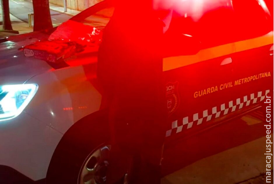 Bêbados, padrasto e enteado arrumam confusão e agridem trabalhador no Centro de Campo Grande Bêbados, padrasto e enteado arrumam confusão e agridem trabalhador no Centro de Campo Grande