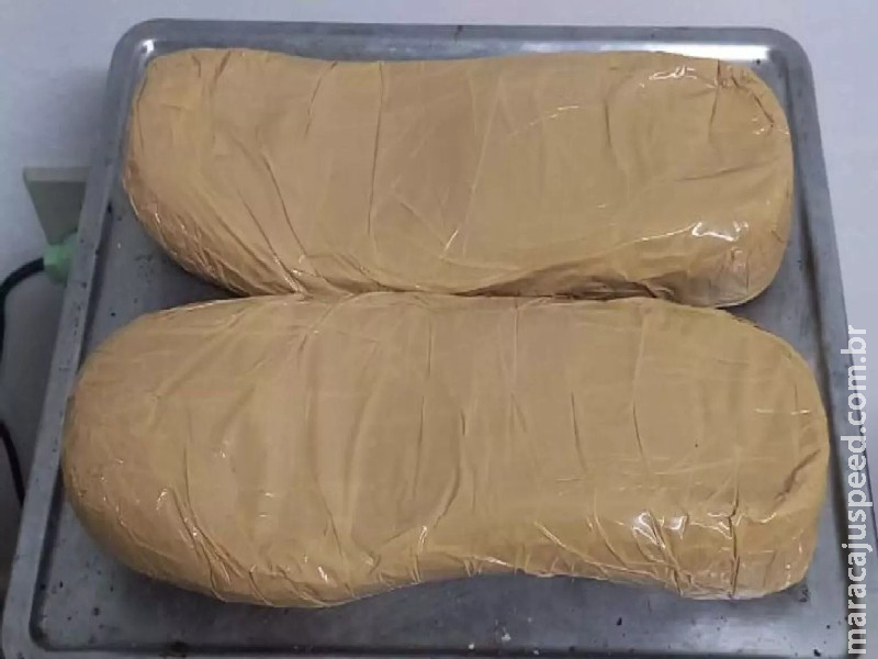 Bolivianos são presos com mais de 3 quilos de cocaína em palmilha de tênis em Corumbá 