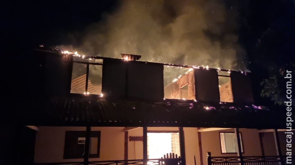 Bombeiros agem rápido, mas fogo destrói sobrado de fazenda no Pantanal Bombeiros agem rápido, mas fogo destrói sobrado de fazenda no Pantanal