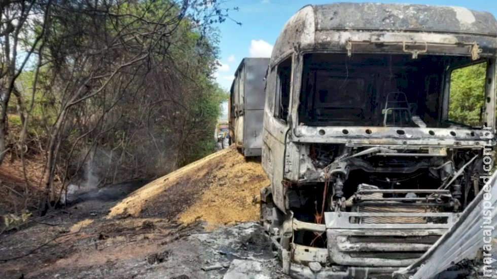Carreta carregada com soja é destruída por fogo na MS-395 em Brasilândia Carreta carregada com soja é destruída por fogo na MS-395 em Brasilândia