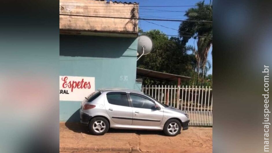 Carro sem motorista desce rua desgovernado e só para ao bater em muro de lanchonete em Rio Verde Carro sem motorista desce rua desgovernado e só para ao bater em muro de lanchonete em Rio Verde