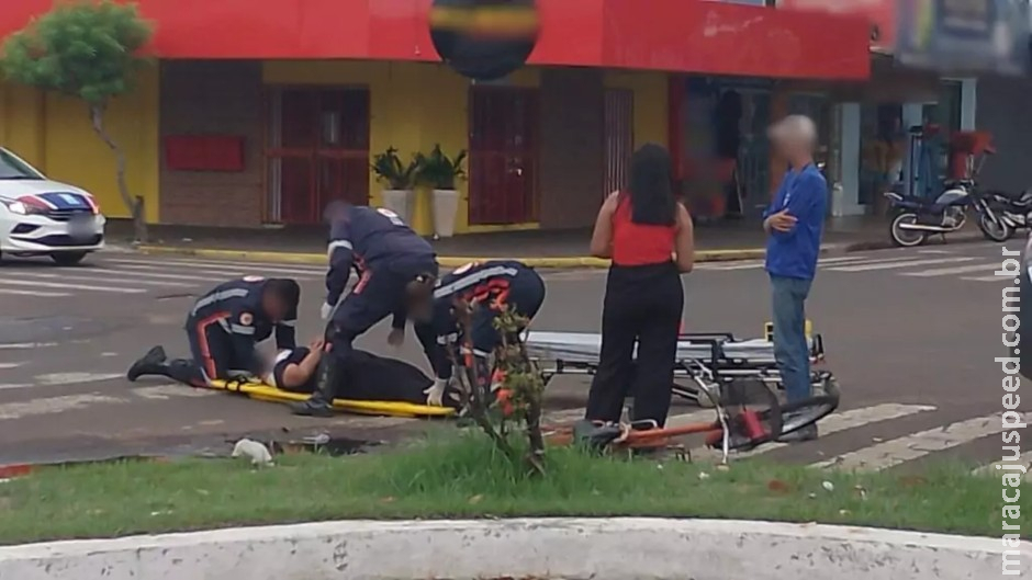 Ciclista avança sinal vermelho e acaba atropelado por carro em Três Lagoas Ciclista avança sinal vermelho e acaba atropelado por carro em Três Lagoas