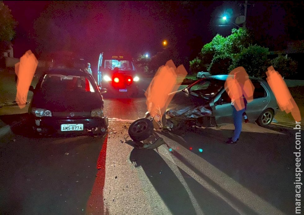 Colisão entre veículos deixa duas pessoas feridas em Caarapó Colisão entre veículos deixa duas pessoas feridas em Caarapó