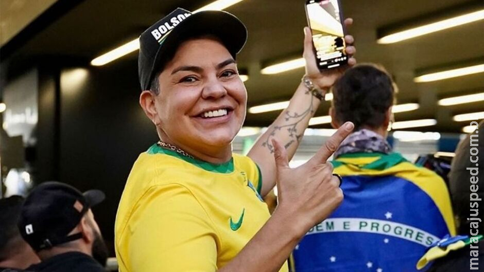 Com maior número de votos, dona de Com maior número de votos, dona de