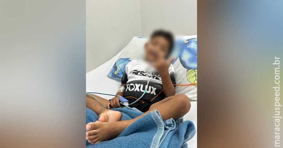 Com suspeita de pneumonia, criança precisa de ambulância para ser levada ao hospital Com suspeita de pneumonia, criança precisa de ambulância para ser levada ao hospital