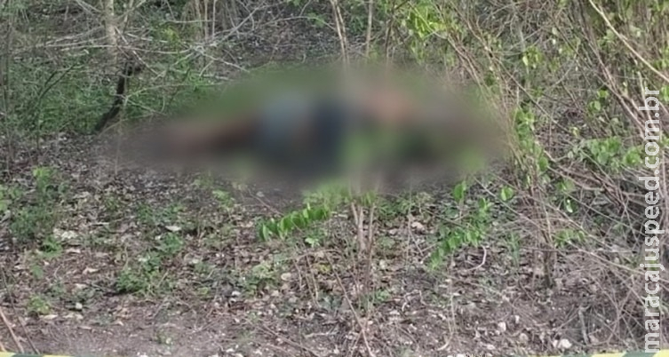 Corpo de homem com marcas de tiros é encontrado em estrada em Corumbá Corpo de homem com marcas de tiros é encontrado em estrada em Corumbá