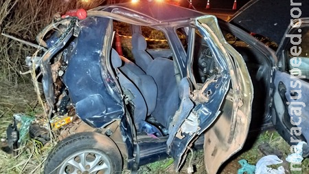 Criança presa às ferragens na BR-163 está intubada em estado grave; irmã teve perda de memória Criança presa às ferragens na BR-163 está intubada em estado grave; irmã teve perda de memória