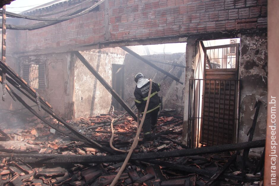 Desespero: incêndio em casa no Aero Rancho atingiu residência vizinha