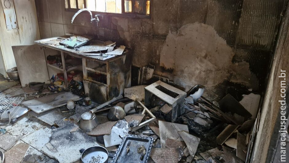 Fogão e botijão explodem e mulher sofre queimaduras pelo corpo na Nhanhá Fogão e botijão explodem e mulher sofre queimaduras pelo corpo na Nhanhá
