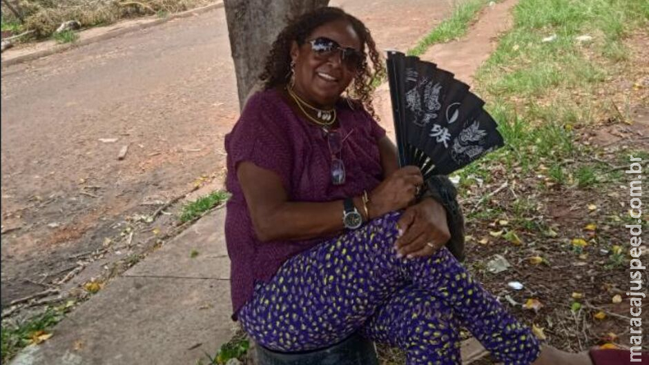 Há 25 anos como flanelinha, idosa sofre assalto durante trabalho e revolta estudantes Há 25 anos como flanelinha, idosa sofre assalto durante trabalho e revolta estudantes