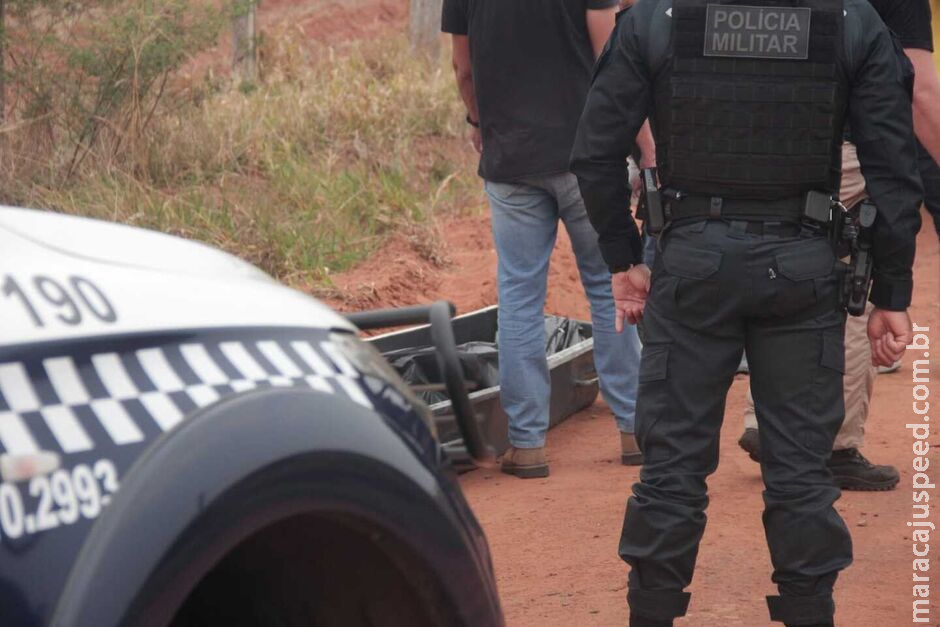 Homem é encontrado morto com três tiros no corpo em estrada vicinal de Campo Grande Homem é encontrado morto com três tiros no corpo em estrada vicinal de Campo Grande