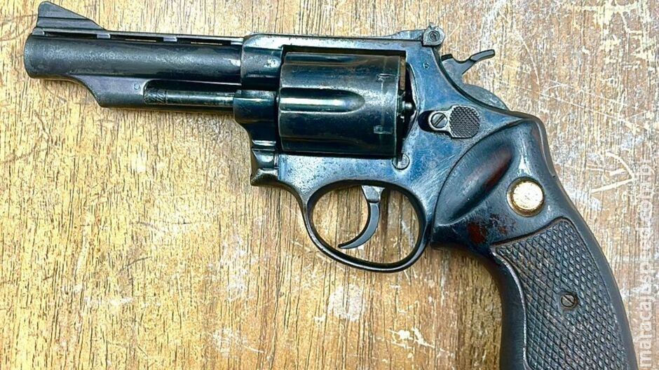Idoso é preso com arma escondida em alojamento de empresa em Camapuã Idoso é preso com arma escondida em alojamento de empresa em Camapuã