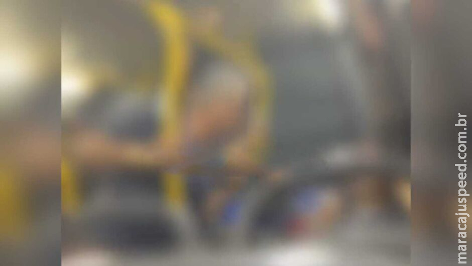 Idoso fica nervoso com música alta em ônibus e agride passageiro em Campo Grande Idoso fica nervoso com música alta em ônibus e agride passageiro em Campo Grande