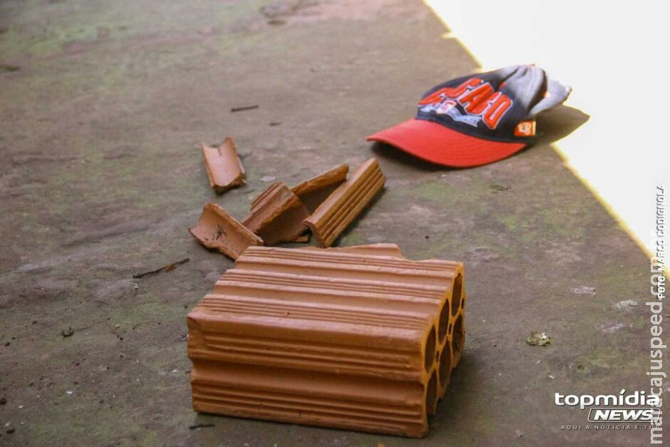 Idoso sai para comprar cigarro e é agredido a tijoladas em Bataguassu Idoso sai para comprar cigarro e é agredido a tijoladas em Bataguassu
