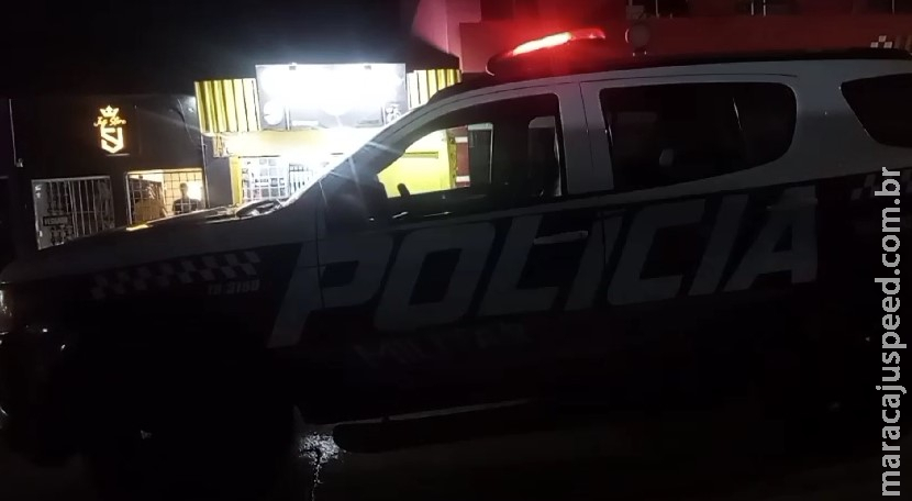 Jovem é baleado no Caiobá; carro de suspeitos teria sido incendiado Jovem é baleado no Caiobá; carro de suspeitos teria sido incendiado