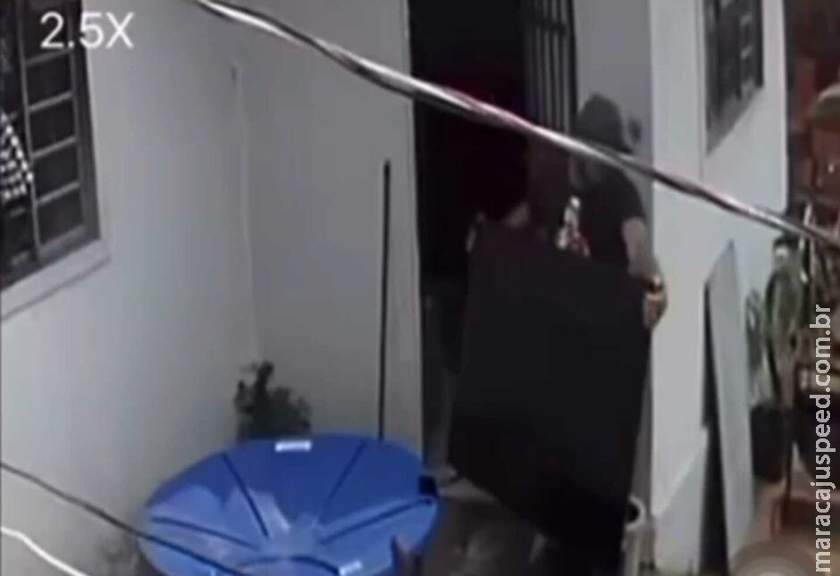 Ladrão aproveita Ladrão aproveita