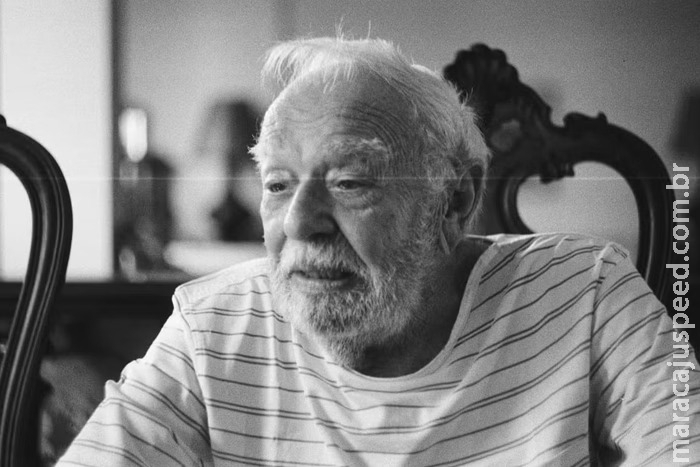 Morre o ator Emiliano Queiroz, aos 88 anos, no Rio de Janeiro Morre o ator Emiliano Queiroz, aos 88 anos, no Rio de Janeiro