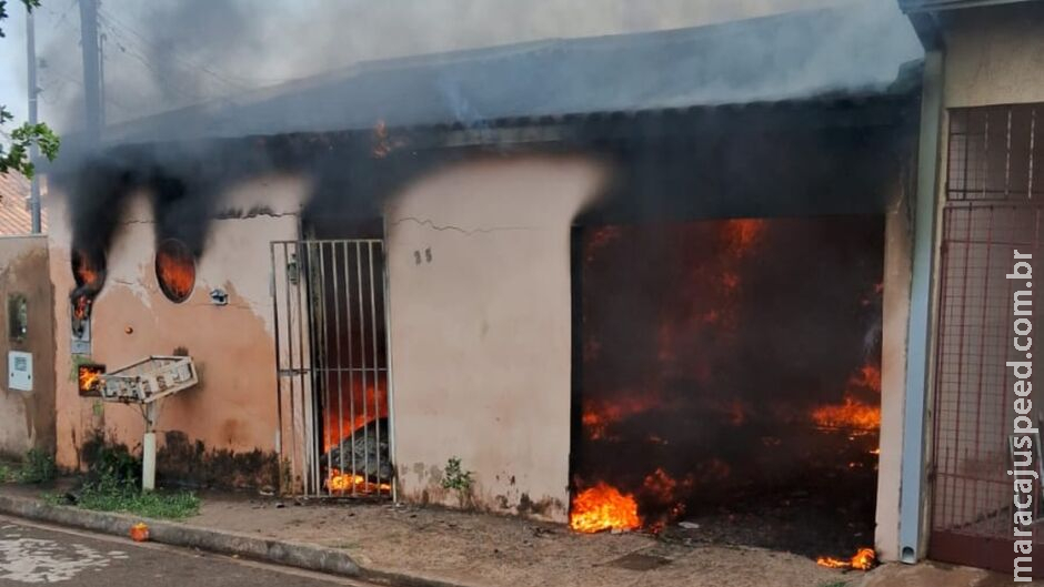 Moto pega fogo e incendeia casa no Aero Rancho
