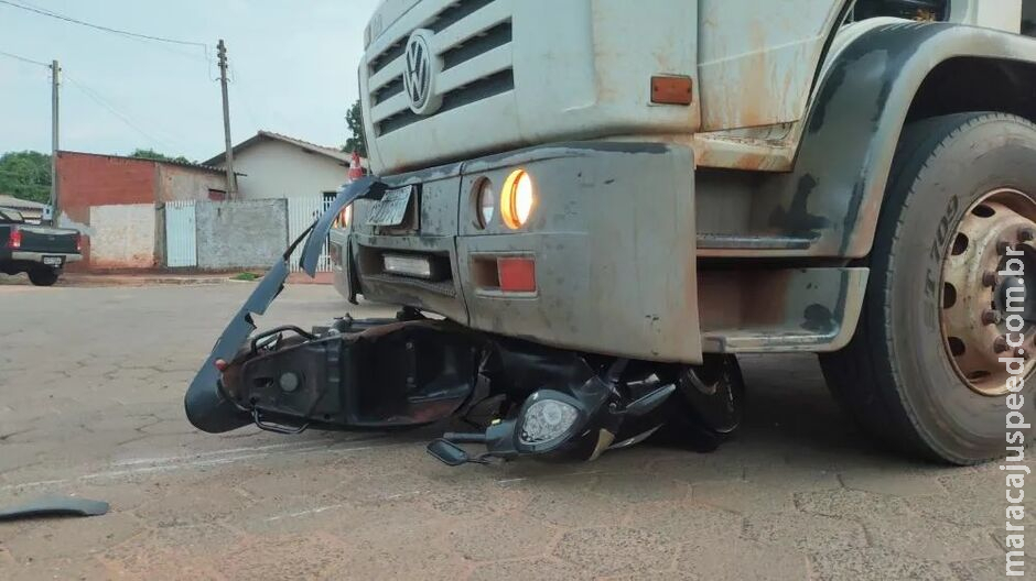 Moto vai parar embaixo de caminhão e homem fica ferido em Bataguassu Moto vai parar embaixo de caminhão e homem fica ferido em Bataguassu
