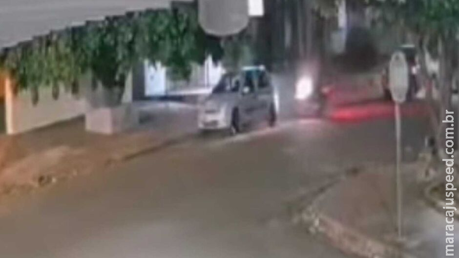 Motociclista acerta carro estacionado e fica em estado grave em Dourados Motociclista acerta carro estacionado e fica em estado grave em Dourados