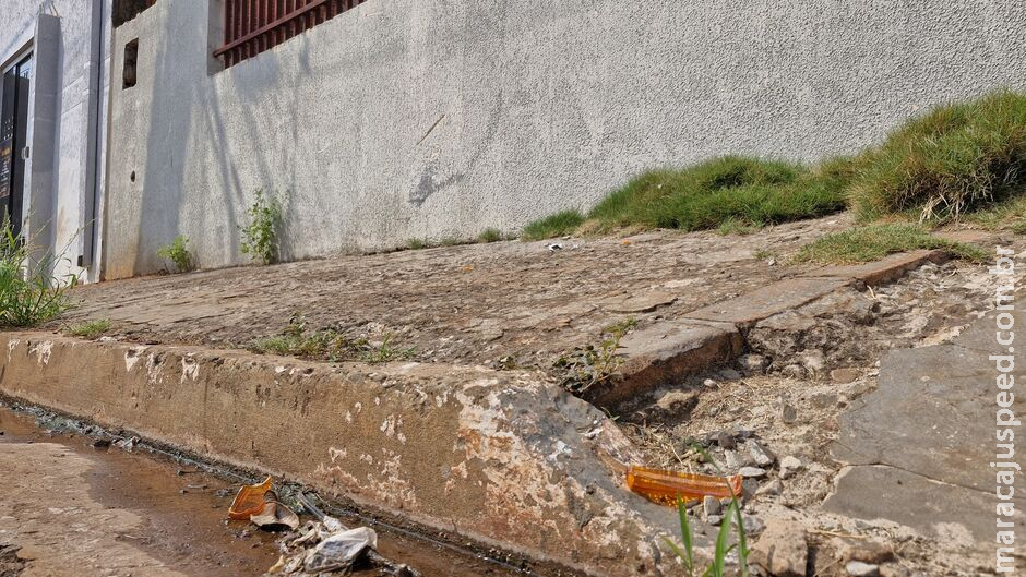 Motociclista atinge muro de casa fugindo da polícia no Aero Rancho 