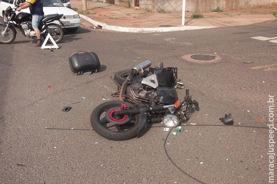Motociclista bate em traseira de Fiat Strada e fica ferido na Avenida Bandeirantes Motociclista bate em traseira de Fiat Strada e fica ferido na Avenida Bandeirantes