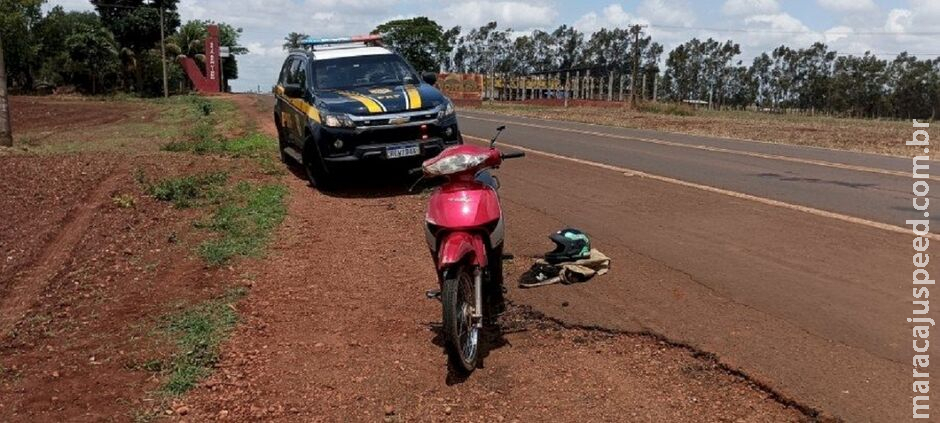 Motociclista tenta ultrapassagem, bate em caminhonete e tem pé dilacerado em Vicentina Motociclista tenta ultrapassagem, bate em caminhonete e tem pé dilacerado em Vicentina