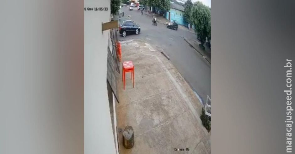 Motorista atropela mãe e filho em moto e foge sem prestar socorro em Dourados Motorista atropela mãe e filho em moto e foge sem prestar socorro em Dourados