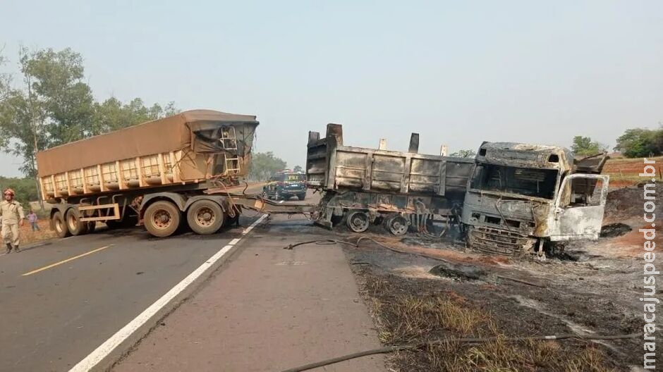 Motorista de carreta incendiada saiu ileso de acidente na BR-267, em Bataguassu Motorista de carreta incendiada saiu ileso de acidente na BR-267, em Bataguassu