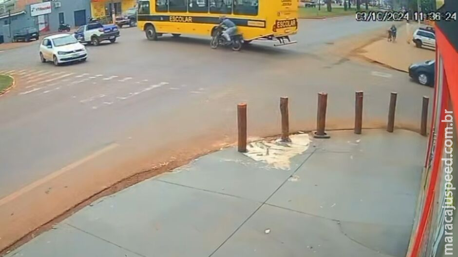 Motorista de ônibus invade preferencial e causa acidente com motociclista em Sidrolândia Motorista de ônibus invade preferencial e causa acidente com motociclista em Sidrolândia