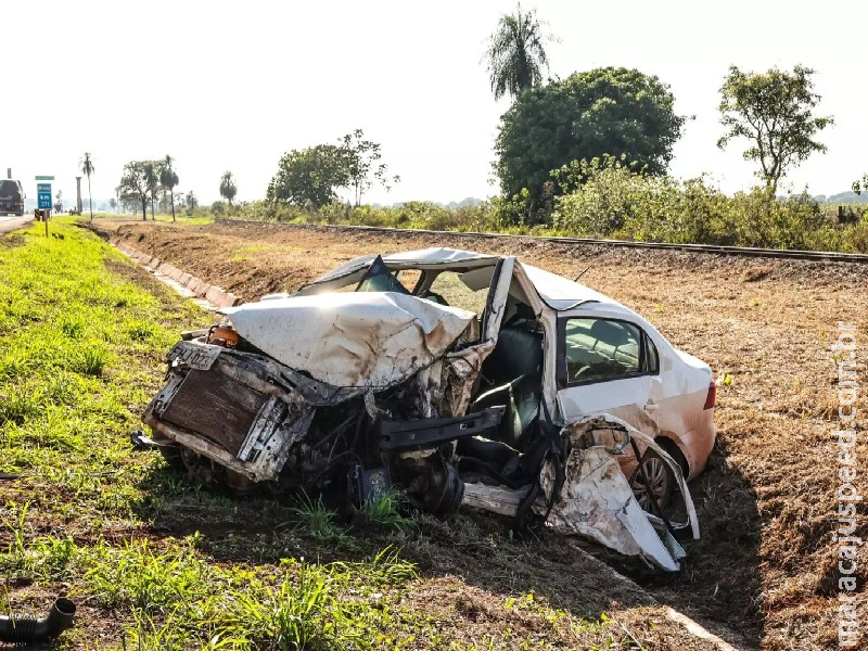 Motorista dorme ao volante, invade pista e bate em carreta na BR-262 em Campo Grande Motorista dorme ao volante, invade pista e bate em carreta na BR-262 em Campo Grande