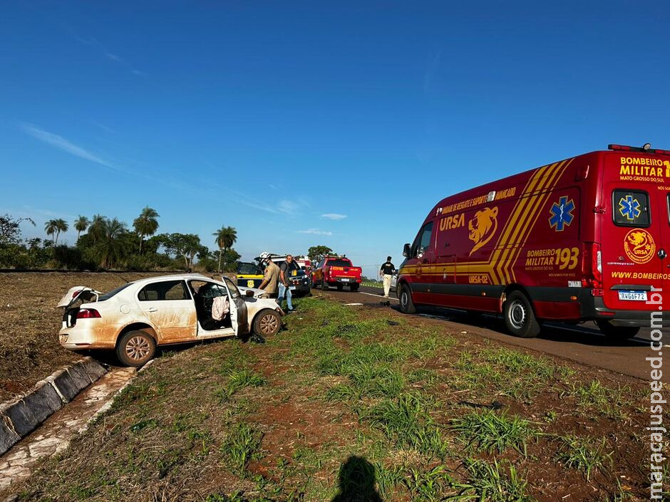 Motorista ferido em batida com carreta na BR-262 teria dormido ao volante Motorista ferido em batida com carreta na BR-262 teria dormido ao volante