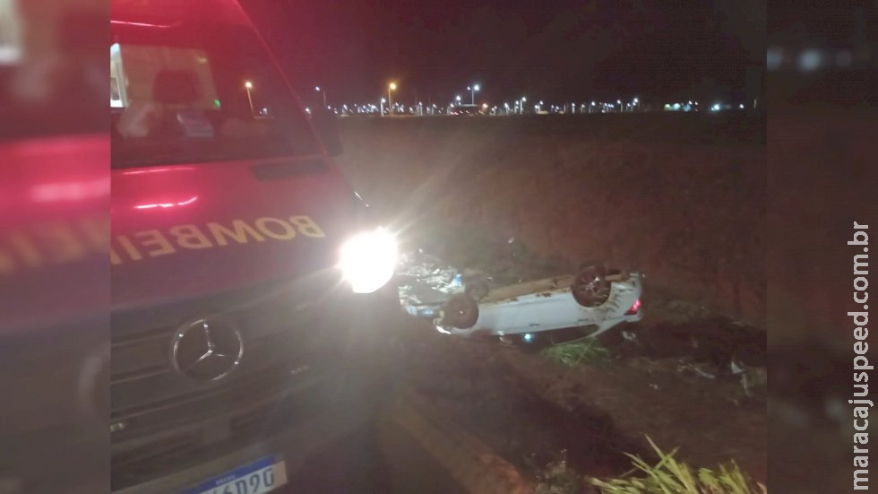 Motorista perde o controle e veículo cai em vala em avenida de Chapadão do Sul Motorista perde o controle e veículo cai em vala em avenida de Chapadão do Sul