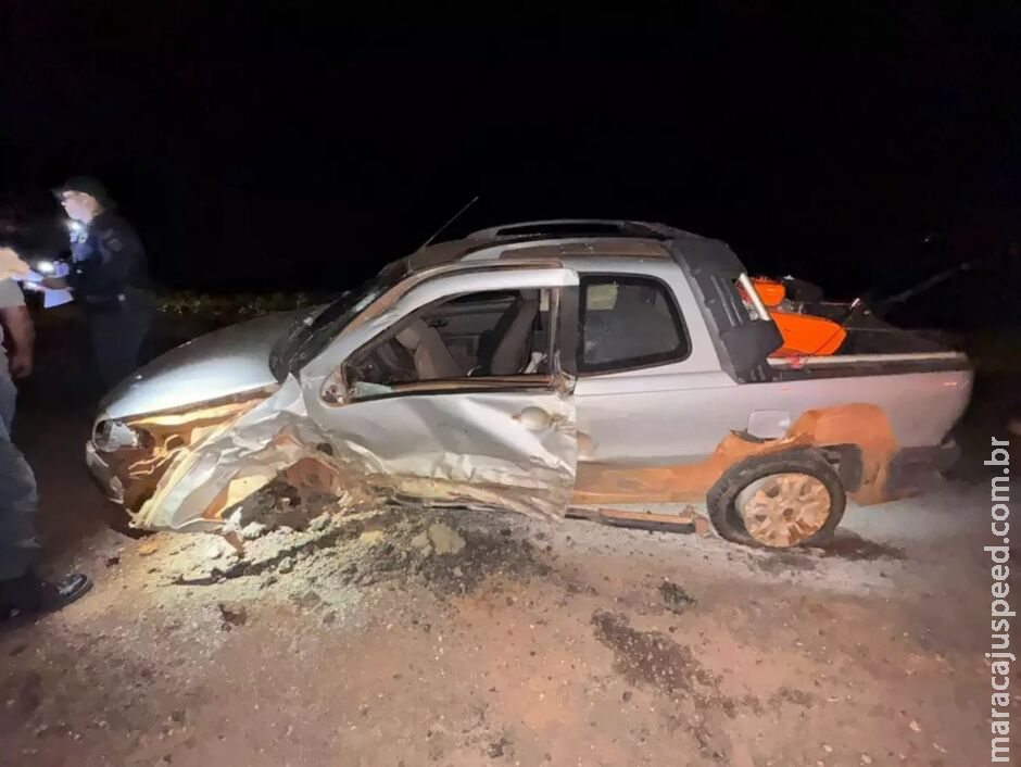Mulher e três crianças ficam feridas em acidente com caminhonete na MS-134 Mulher e três crianças ficam feridas em acidente com caminhonete na MS-134