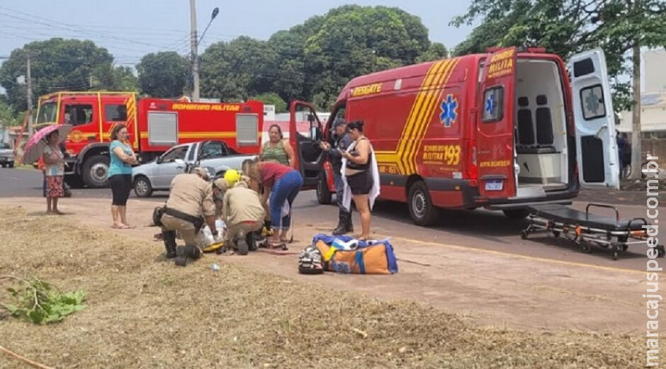 Mulher fratura perna em acidente com carro e moto em Corumbá