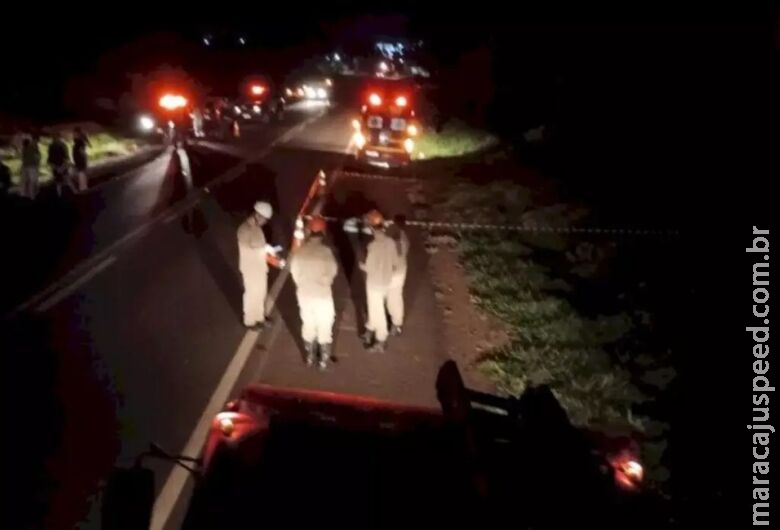 Mulher morre e adolescente fica ferida em acidente entre carro e moto Mulher morre e adolescente fica ferida em acidente entre carro e moto