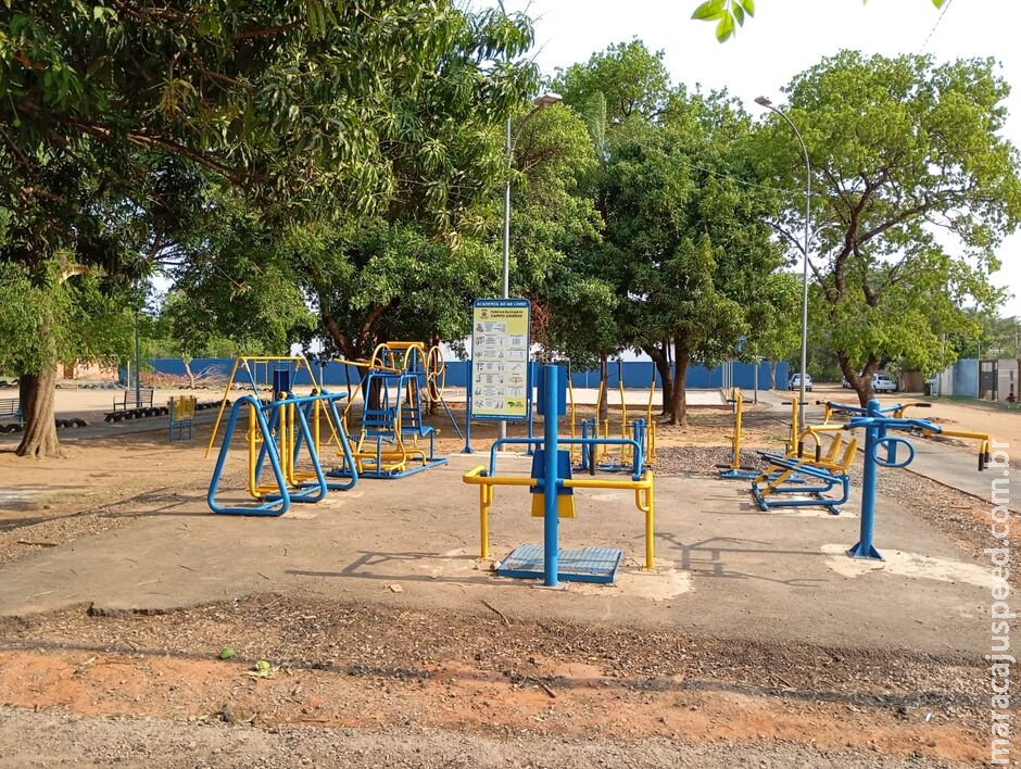 Prefeitura transforma áreas de mato e sujeira em praças de esporte e lazer em Campo Grande Prefeitura transforma áreas de mato e sujeira em praças de esporte e lazer em Campo Grande
