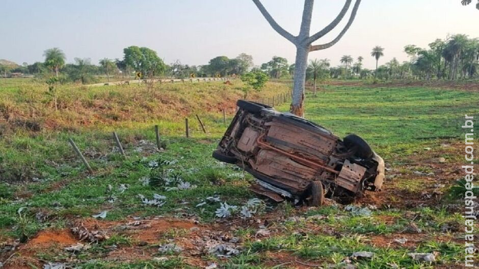 Rapaz perde controle de carro, bate em árvore e morre na MS-178, em Bonito Rapaz perde controle de carro, bate em árvore e morre na MS-178, em Bonito