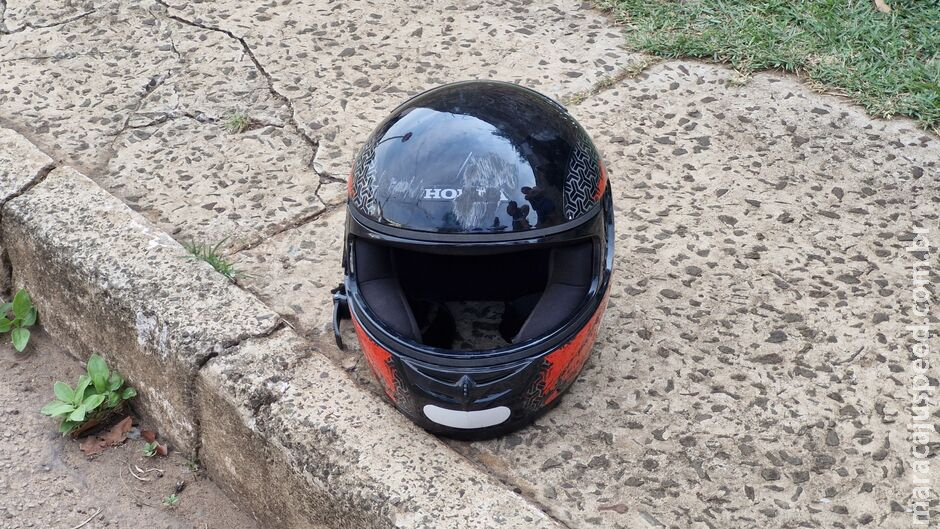Trabalhador é lançado de moto após ser atingido por carro que furou preferencial no Leblon Trabalhador é lançado de moto após ser atingido por carro que furou preferencial no Leblon