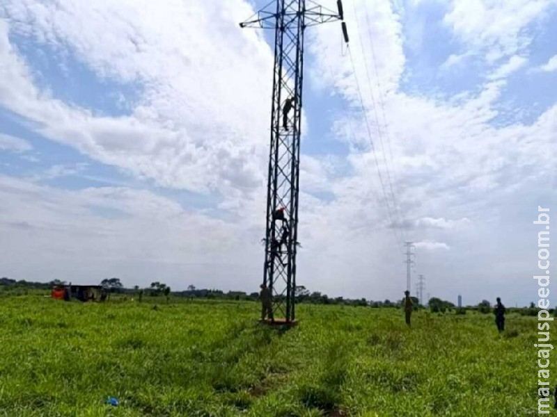 Traído e bêbado, jovem é resgatado em cima de torre de alta tensão em Dourados Traído e bêbado, jovem é resgatado em cima de torre de alta tensão em Dourados